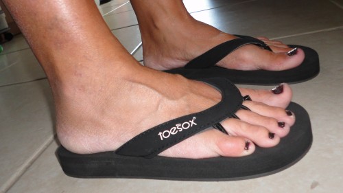 yoga toes flip flops